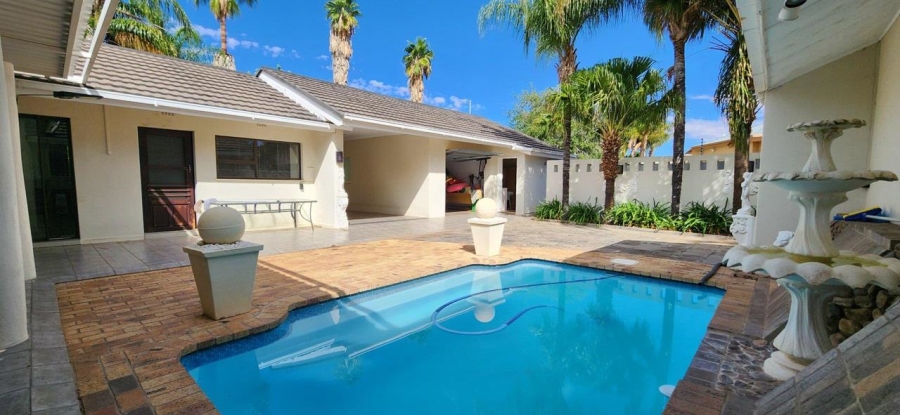 5 Bedroom Property for Sale in Die Rand Western Cape